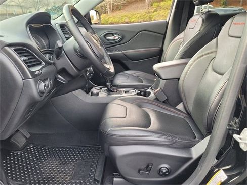 Used 2019 Jeep Cherokee Trailhawk image 5