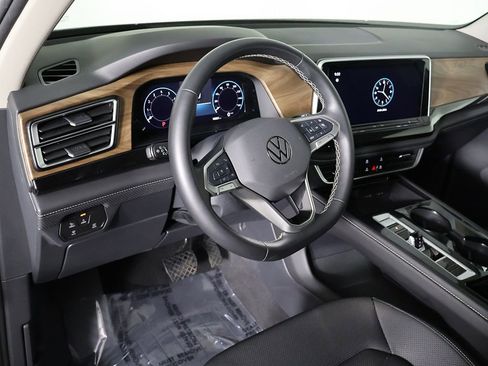 Used 2025 Volkswagen Atlas SE FWD image 26