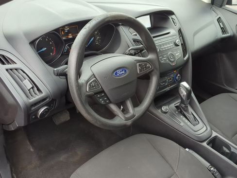 Used 2015 Ford Focus SE w/ Reverse Sensing Package image 12