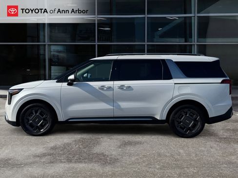 Used 2025 Kia Carnival SX image 10