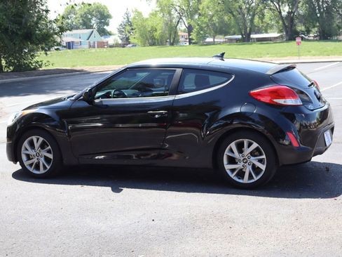 Used 2017 Hyundai Veloster FWD image 8