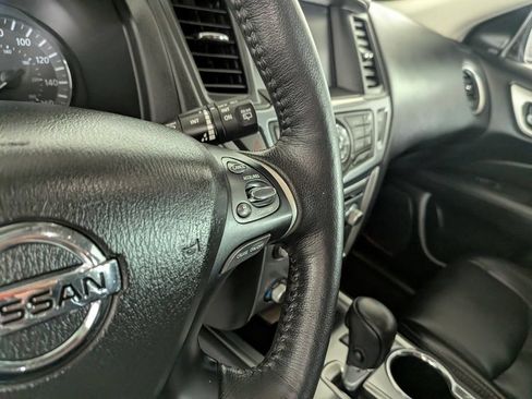 Used 2019 Nissan Pathfinder SL AWD/4WD image 22