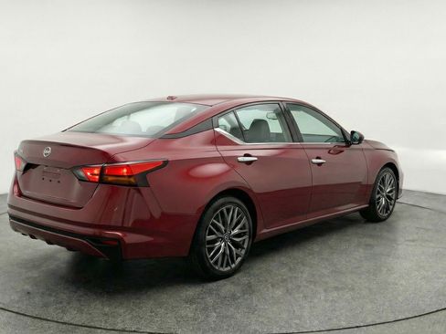 Used 2025 Nissan Altima 2.5 SV FWD image 9