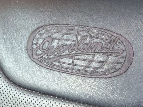 Used 2017 Jeep Cherokee Overland w/ Technology Group image 21