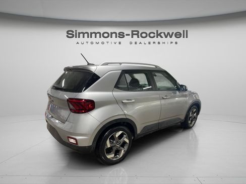 Used 2025 Hyundai Venue SEL FWD image 5