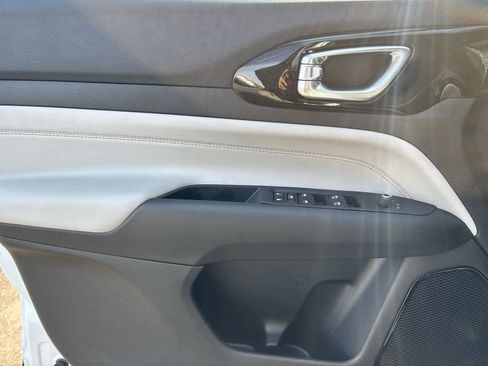 Used 2023 Jeep Compass Limited image 20