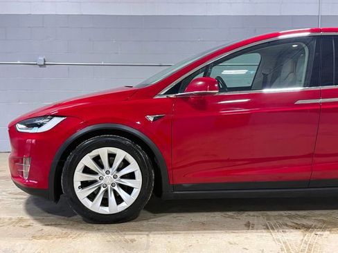 Used 2018 Tesla Model X 75D image 11