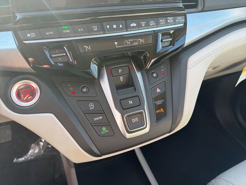 Certified 2026 Honda Odyssey EX-L image 15