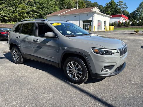Used 2019 Jeep Cherokee Latitude Plus w/ Cold Weather Group AWD/4WD image 7