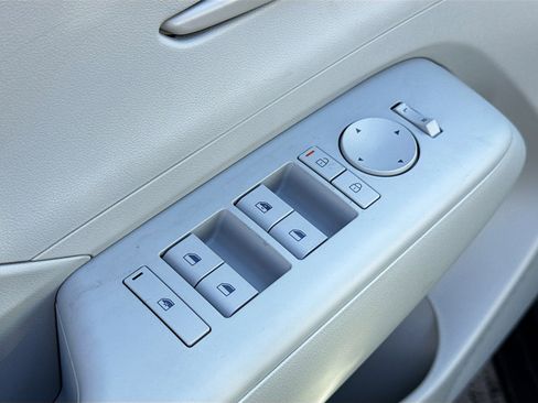 New 2026 Hyundai Kona SE image 8