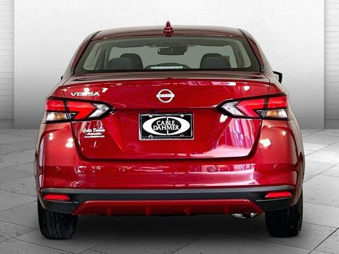 Used 2025 Nissan Versa SV FWD image 3