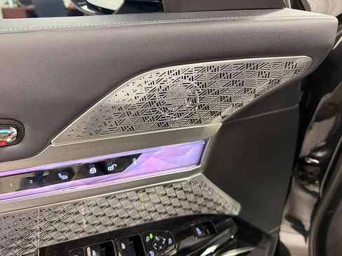 Certified 2025 BMW 760i xDrive w/ Executive Package AWD/4WD image 21