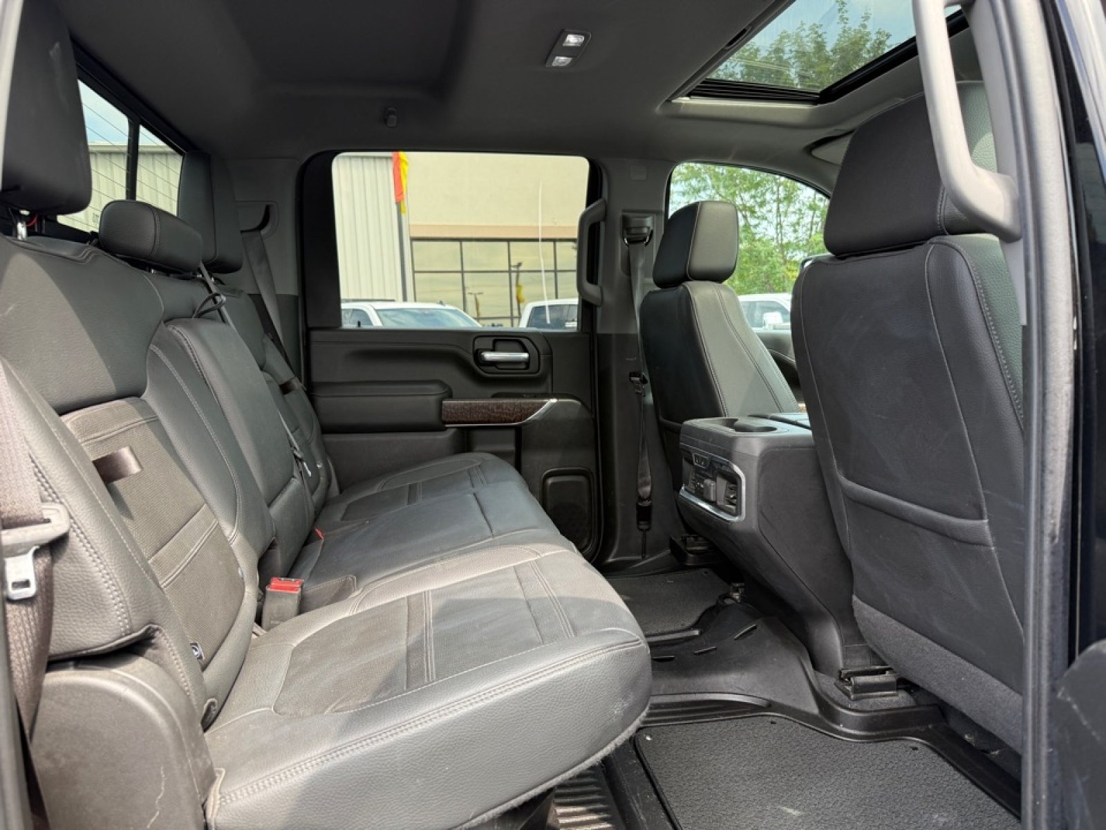 Used 2023 GMC Sierra 2500 Denali w/ Denali Black Diamond Edition AWD/4WD image 29