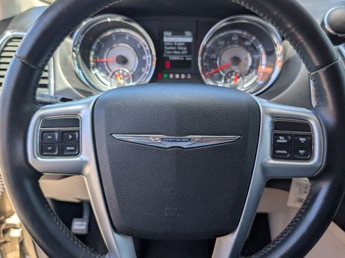 Used 2011 Chrysler Town & Country Touring FWD image 19
