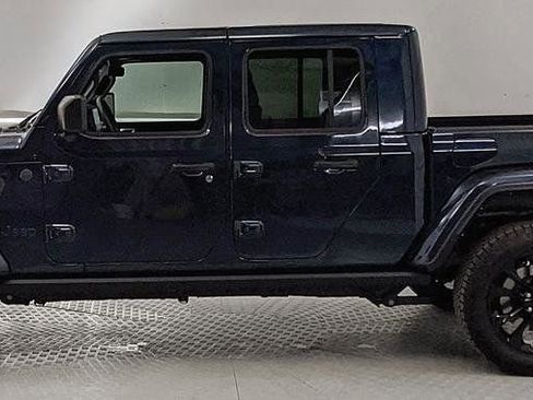Used 2025 Jeep Gladiator Sport AWD/4WD image 5