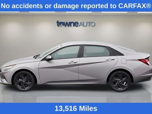 Used 2023 Hyundai Elantra SEL w/ Cargo Package FWD image 2