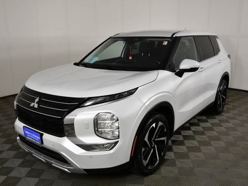 Used 2022 Mitsubishi Outlander SE AWD/4WD image 9