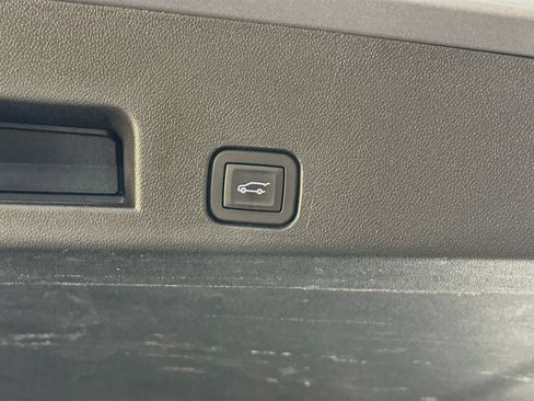 Used 2025 Chevrolet Traverse LT FWD image 31