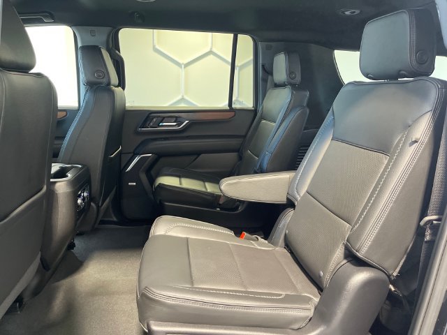 Used 2025 GMC Yukon XL Denali AWD/4WD image 16