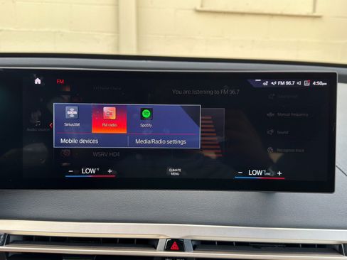 Used 2022 BMW iX xDrive50 w/ Sport Package AWD/4WD image 25