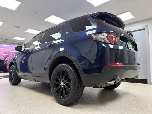 Used 2016 Land Rover Discovery Sport SE image 5