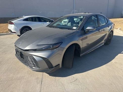 Used 2025 Toyota Camry SE w/ Convenience Package image 6