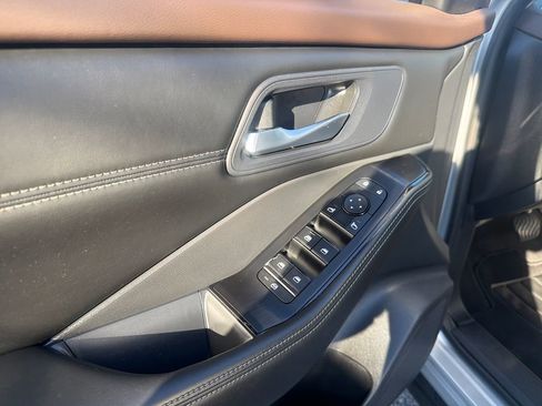 Used 2022 Nissan Rogue SV w/ SV Premium Package image 17