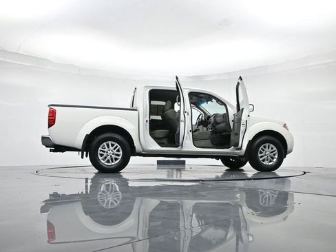 Used 2019 Nissan Frontier SV image 48