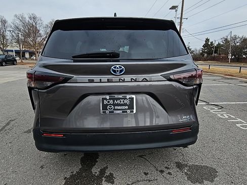 Used 2024 Toyota Sienna XLE image 31