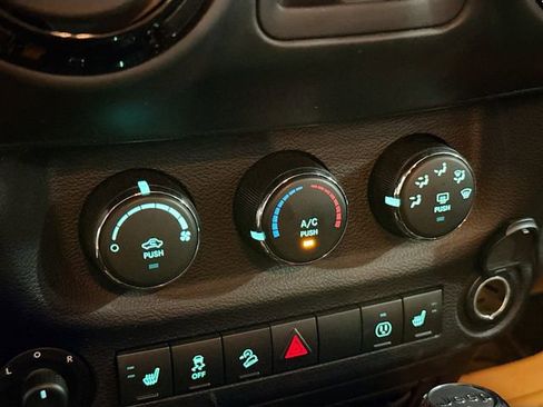 Used 2017 Jeep Wrangler Unlimited Sahara AWD/4WD image 15