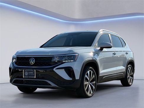 Certified 2022 Volkswagen Taos SE image 7