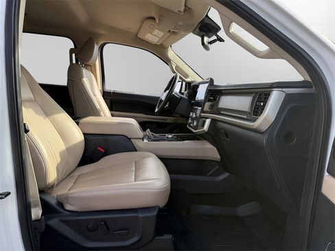 Certified 2024 Ford Expedition Max XLT image 15