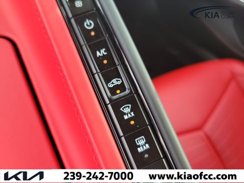 Used 2022 Chevrolet Corvette Stingray Premium Conv w/ Z51 Performance Package RWD image 29