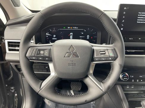 New 2025 Mitsubishi Outlander SE image 6
