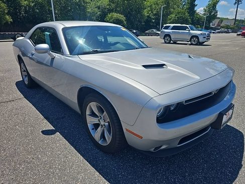 Used 2020 Dodge Challenger SXT RWD image 3