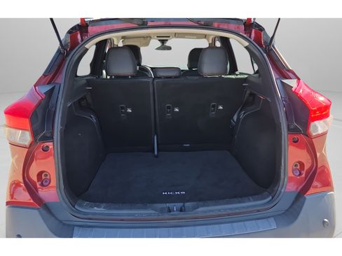 Used 2020 Nissan Kicks SR w/ SR Premium Package FWD image 13