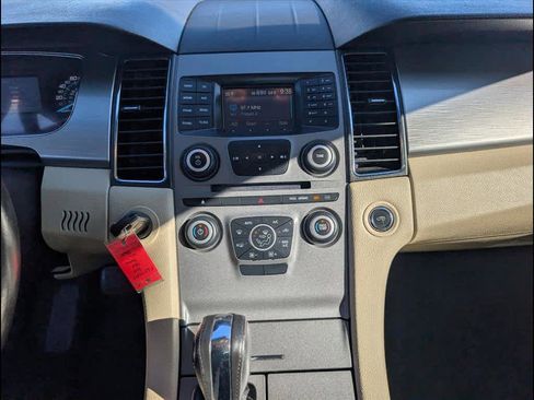 Used 2015 Ford Taurus SEL image 9