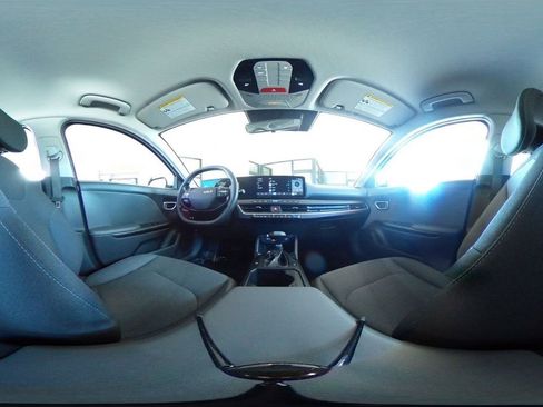 Used 2025 Kia K4 LXS FWD image 41