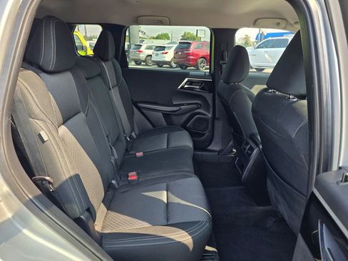 Used 2022 Mitsubishi Outlander ES image 12