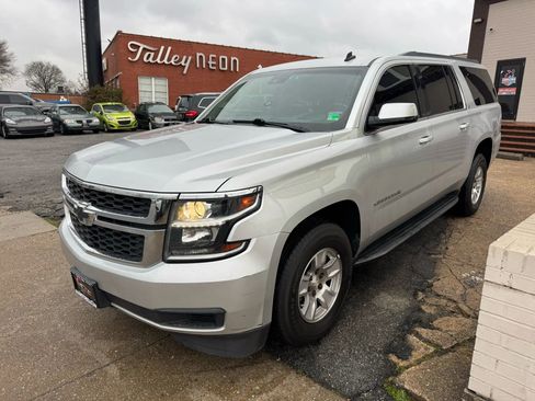 Used 2015 Chevrolet Suburban LT image 8