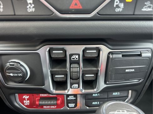 New 2026 Jeep Gladiator Rubicon w/ Safety Group AWD/4WD image 30