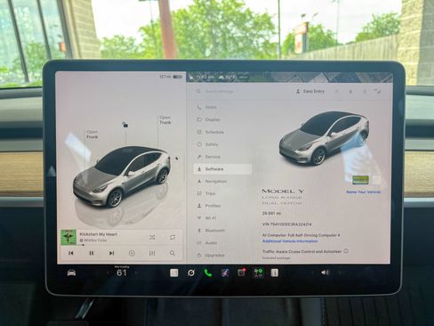 Used 2024 Tesla Model Y Long Range AWD/4WD image 8