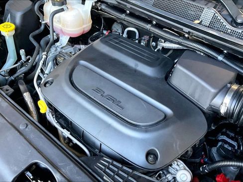 Used 2024 Chrysler Pacifica Touring-L FWD image 29