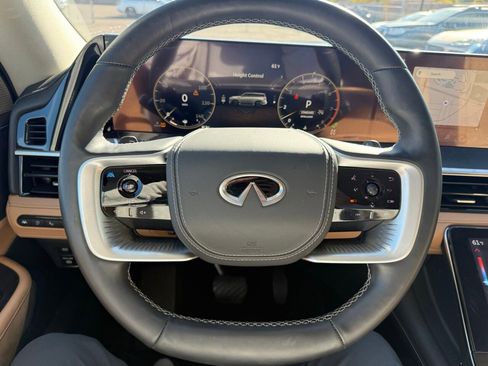 Used 2025 INFINITI QX80 Sensory image 17
