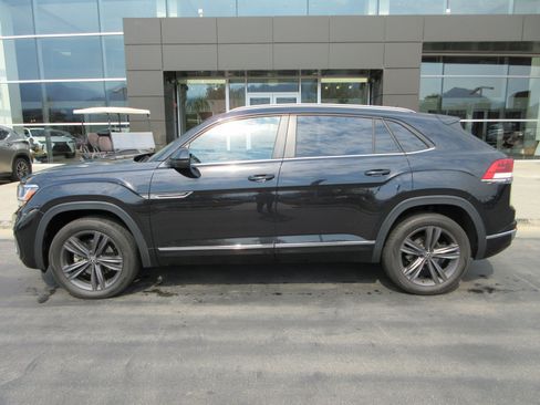 Used 2020 Volkswagen Atlas Cross Sport SE w/ Towing Package AWD/4WD image 4