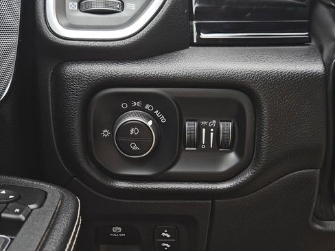 Used 2025 RAM 1500 Laramie w/ Night Edition image 29