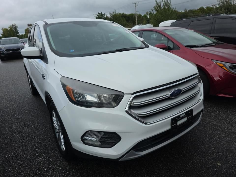 Used 2019 Ford Escape SE FWD image 1