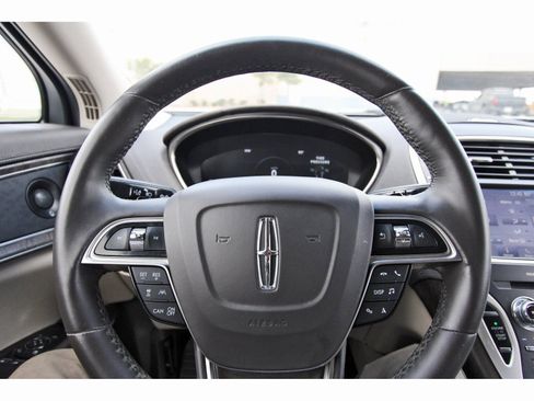 Used 2020 Lincoln Nautilus Reserve image 16