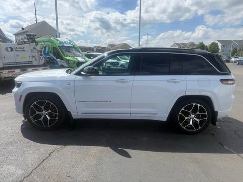 Used 2022 Jeep Grand Cherokee Summit AWD/4WD image 5