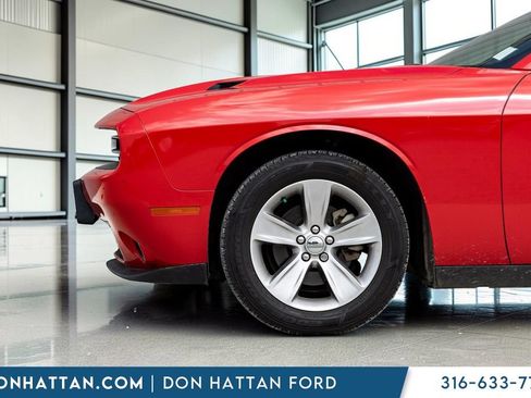 Used 2021 Dodge Challenger SXT w/ Driver Convenience Group RWD image 25
